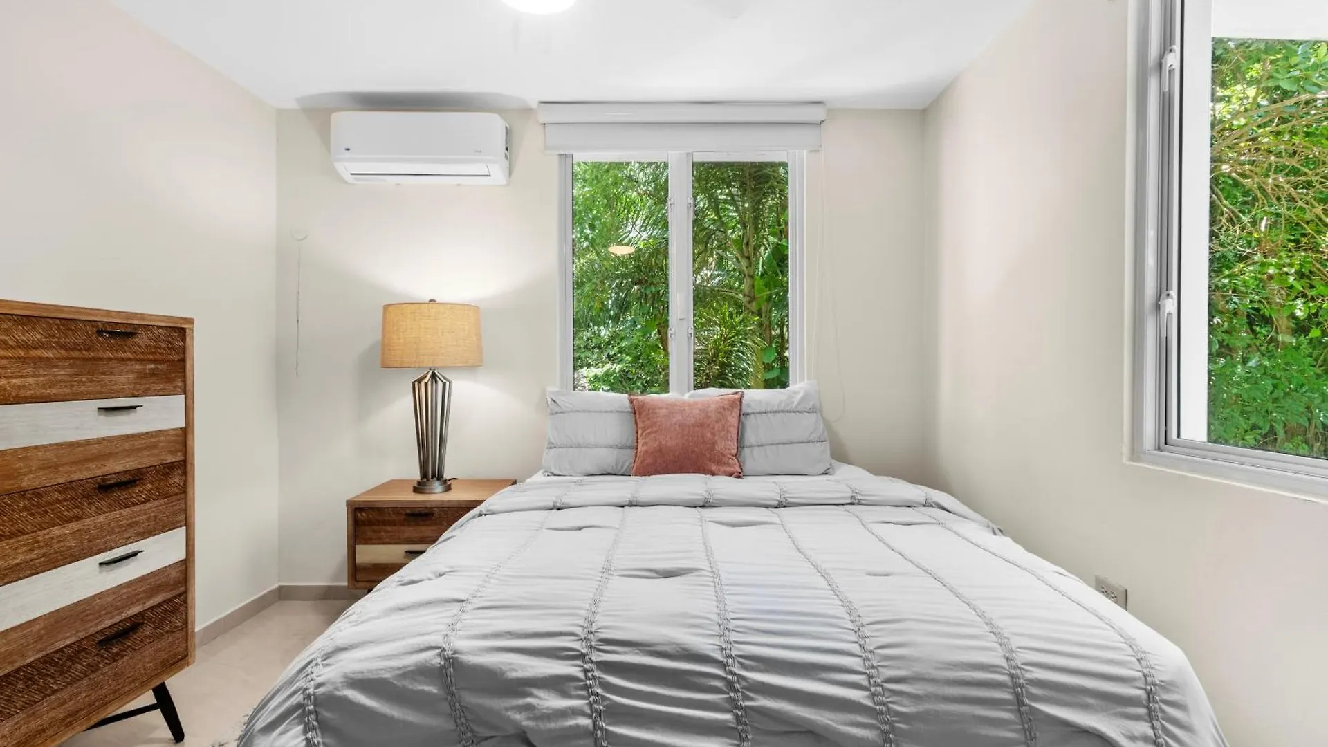 Villa At Palmas With Jacuzzi, Rooftop, Generator 24-7 Humacao