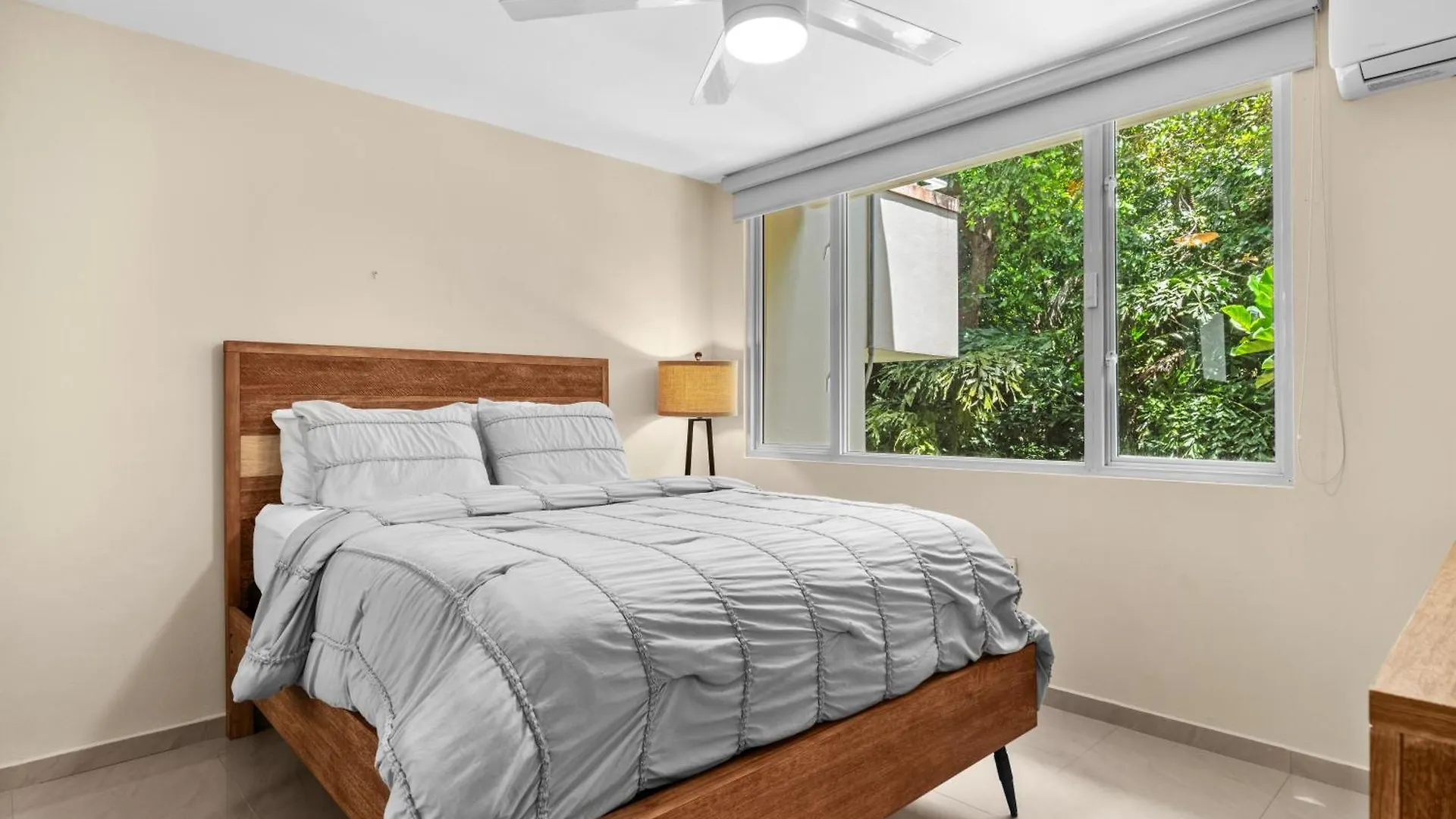 Villa At Palmas With Jacuzzi, Rooftop, Generator 24-7 Humacao