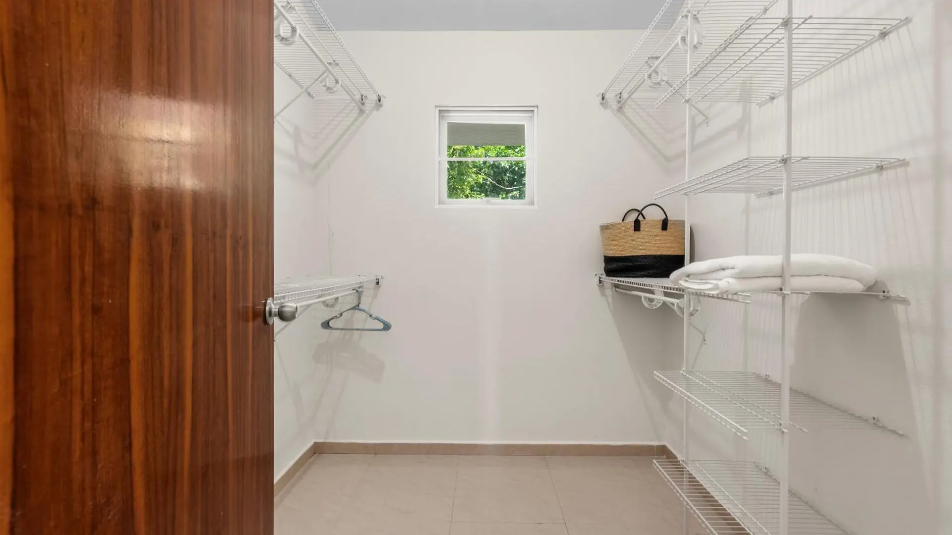 Villa At Palmas With Jacuzzi, Rooftop, Generator 24-7 Humacao